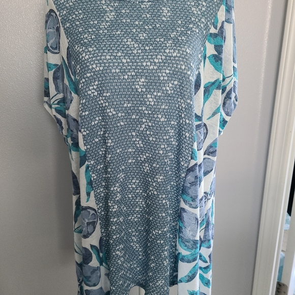 Top - Picture 2 of 4